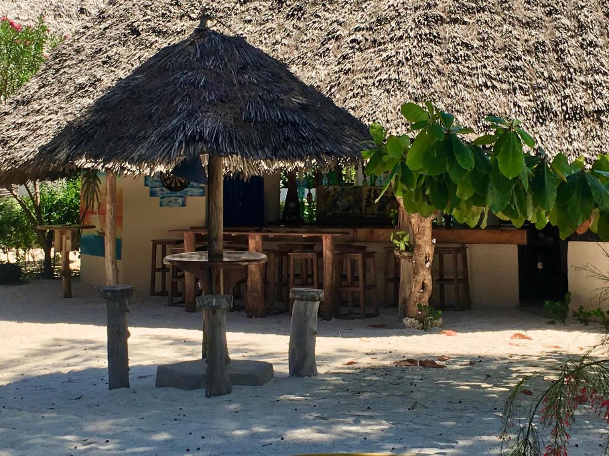 Driftwood Beach Lodge จัมเบียนี ภายนอก รูปภาพ