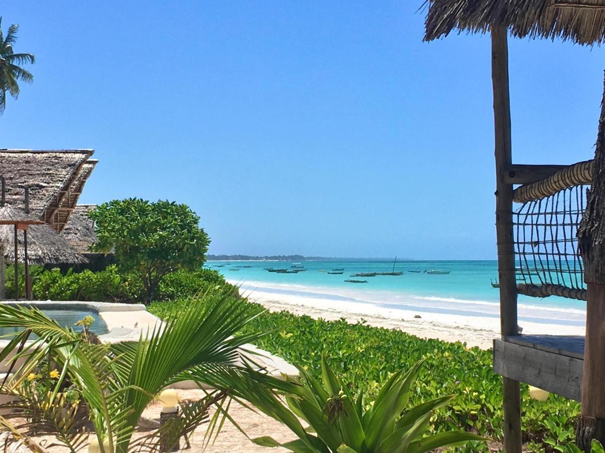 Driftwood Beach Lodge จัมเบียนี ภายนอก รูปภาพ