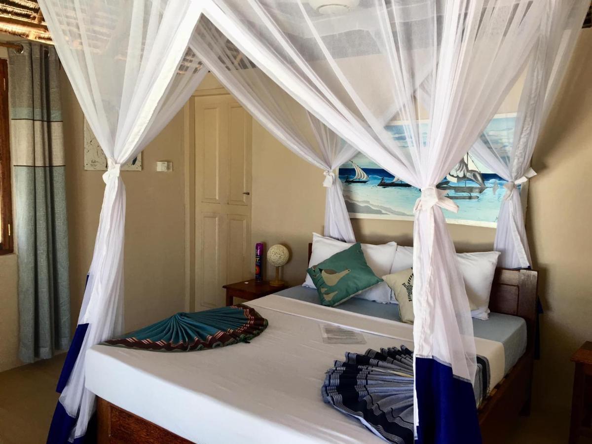 Driftwood Beach Lodge จัมเบียนี ภายนอก รูปภาพ