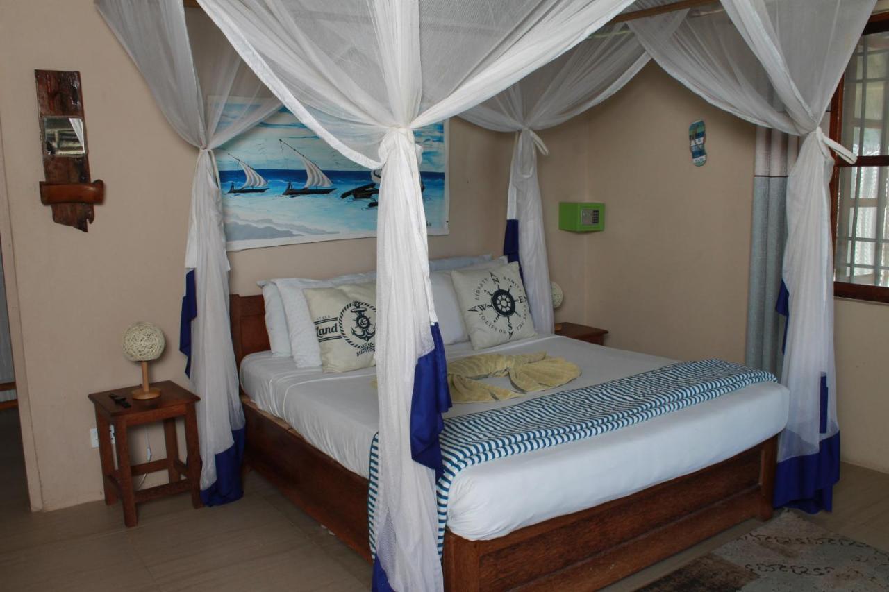 Driftwood Beach Lodge จัมเบียนี ภายนอก รูปภาพ