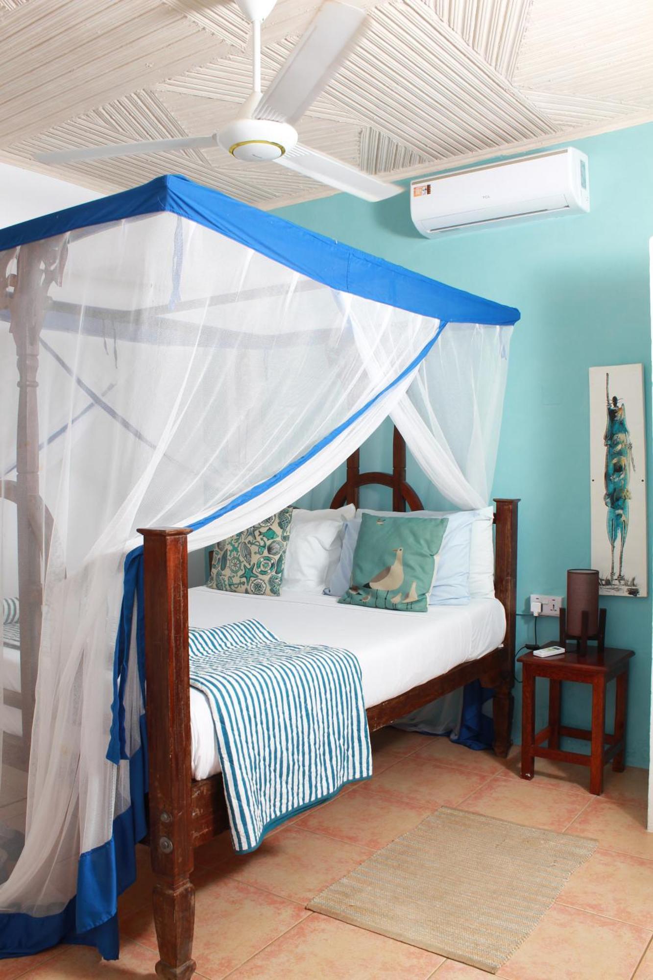 Driftwood Beach Lodge จัมเบียนี ภายนอก รูปภาพ