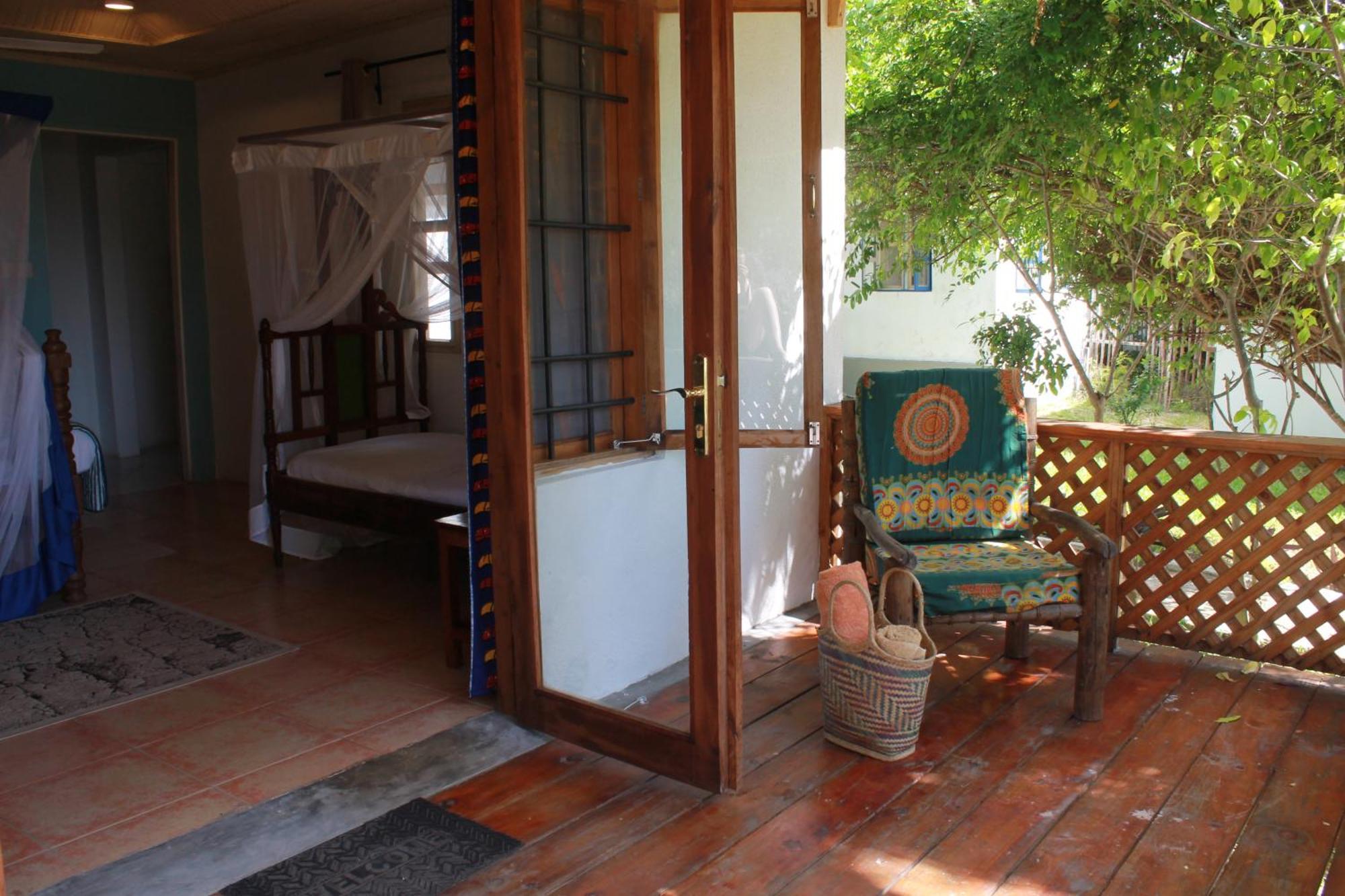 Driftwood Beach Lodge จัมเบียนี ภายนอก รูปภาพ