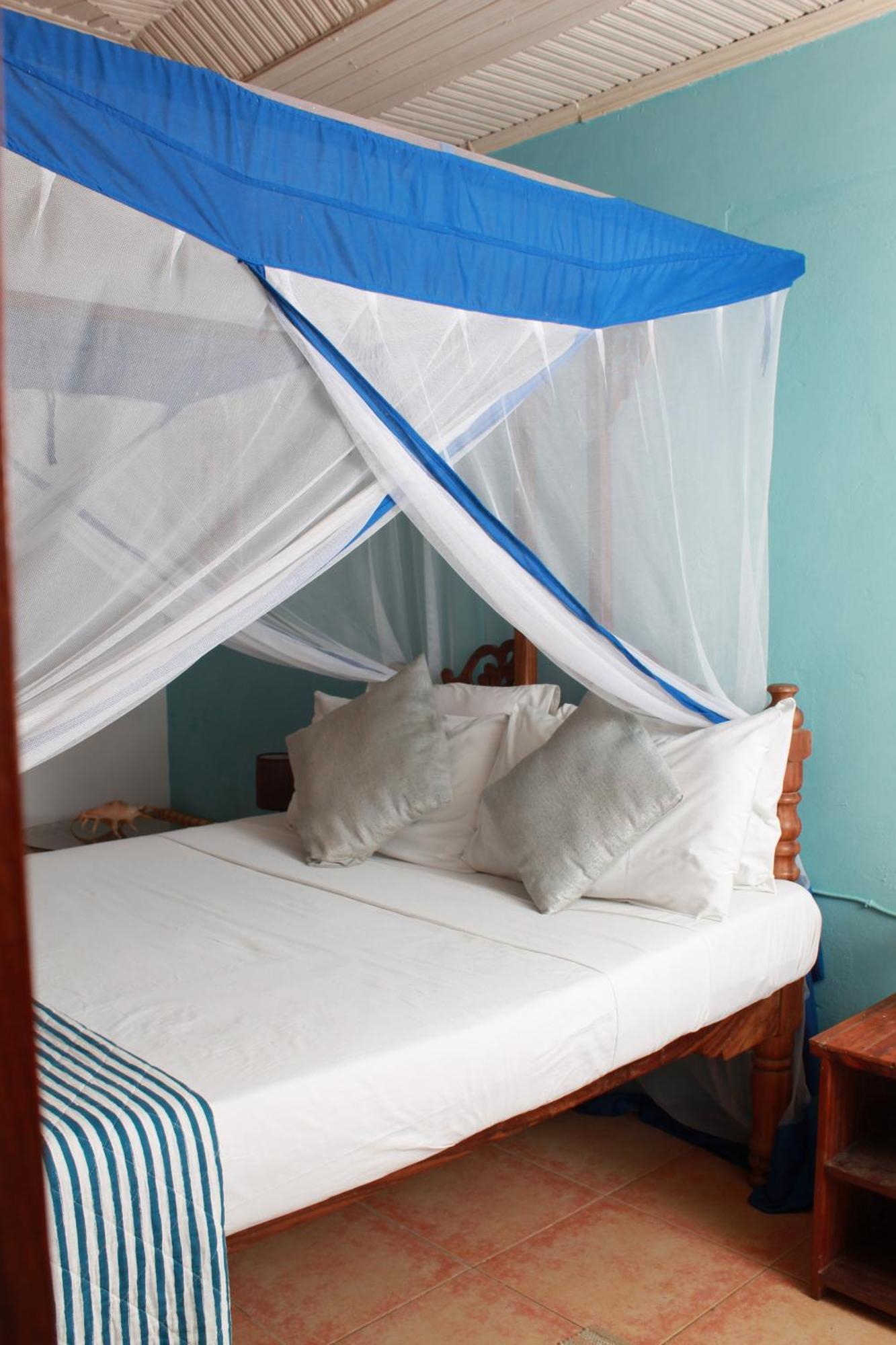 Driftwood Beach Lodge จัมเบียนี ภายนอก รูปภาพ